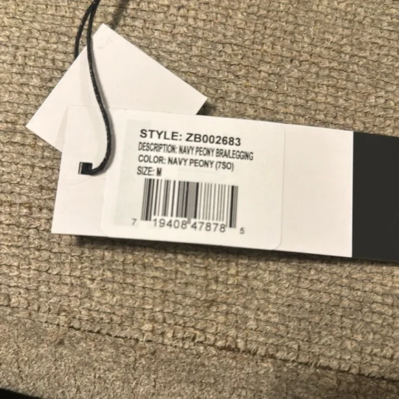 Zobha- leggings and bra - Picture 8 of 11